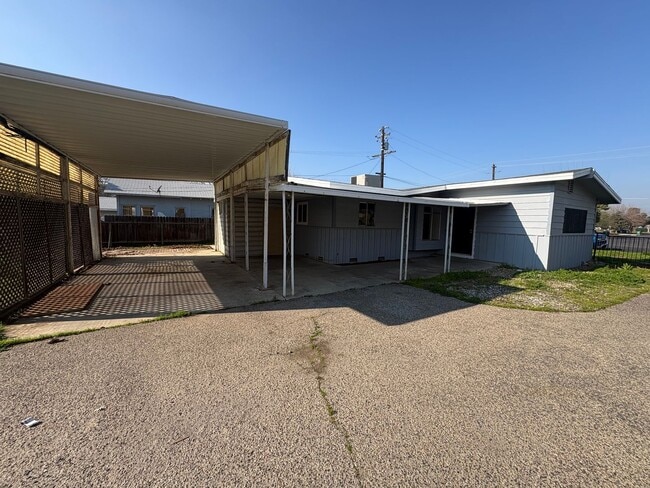 Building Photo - 4302