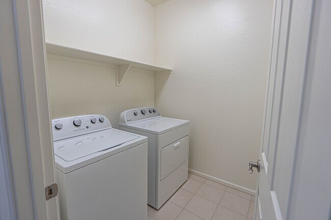 Building Photo - Modern Living in Gated Siena at Ocotillo –...