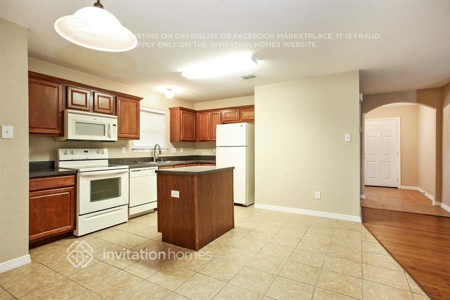 Building Photo - 2206 Brandy Dr