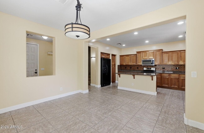 Building Photo - 15372 W Dahlia Dr