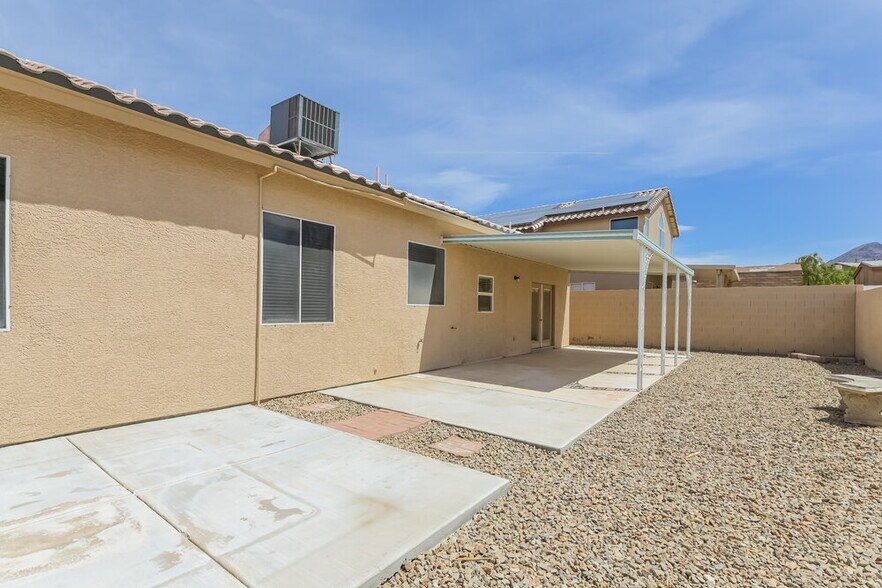Building Photo - 2211 Maple Shade St