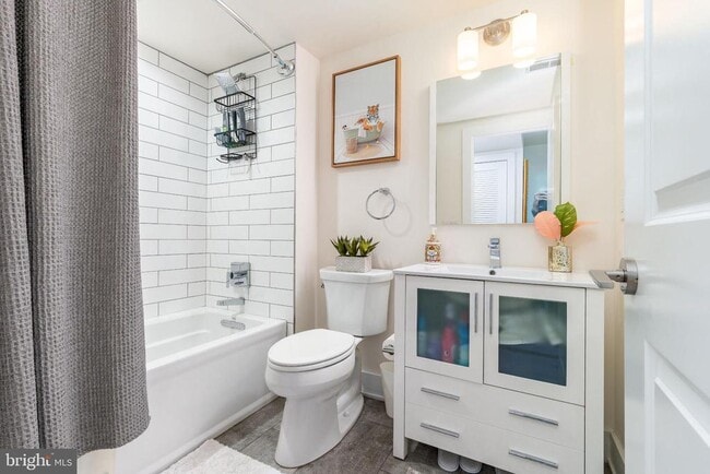 Building Photo - 1647 E Eyre St