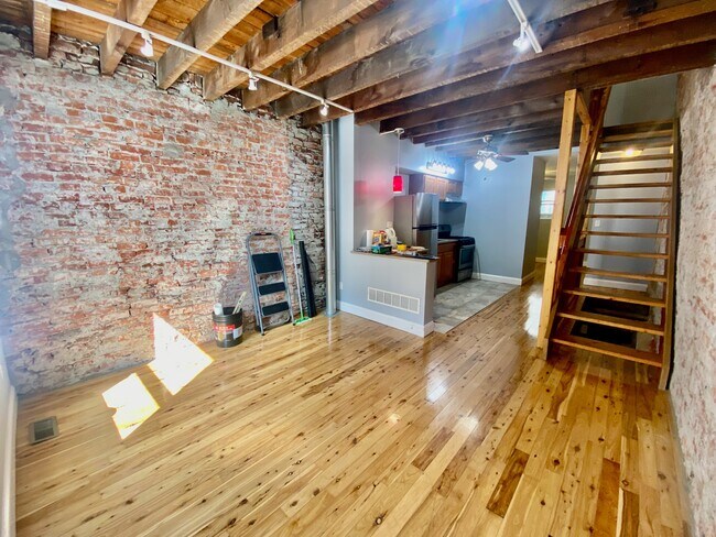 Building Photo - 2027 S Watts St.