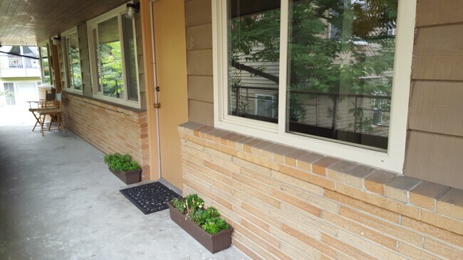 Building Photo - 3659 Dayton Ave N