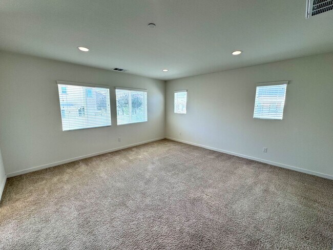 Building Photo - Stunning 4 bedroom 3 bathroom Murrieta hom...