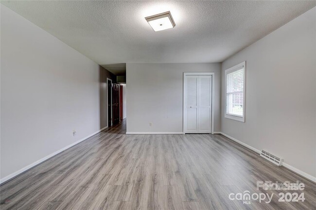 Building Photo - 3006 Fieldstone Ln