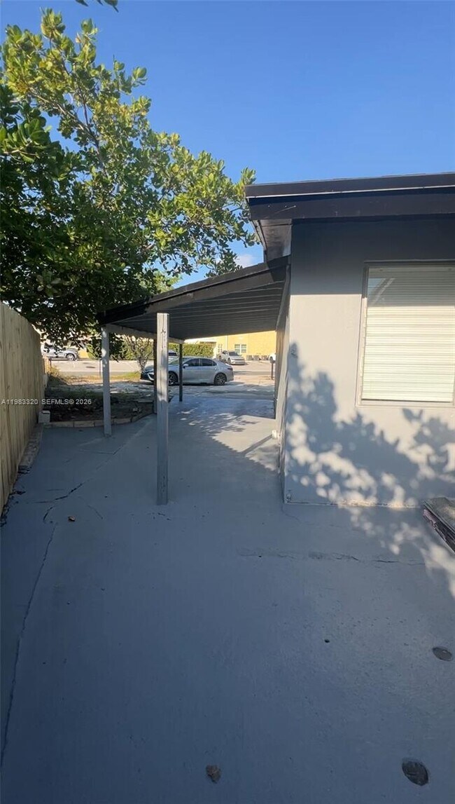 Building Photo - 3820 SW 16th St