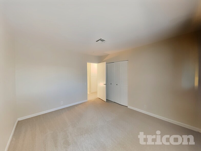 Building Photo - 3746 Terrace Dr