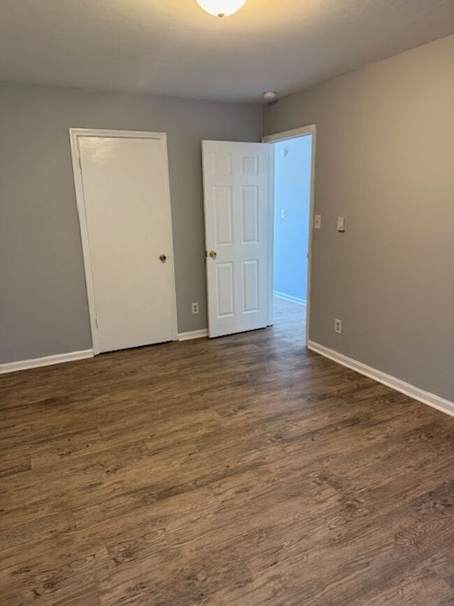 Building Photo - Spacious 2-Bedroom, 1-Bath Unit in Central Norfolk