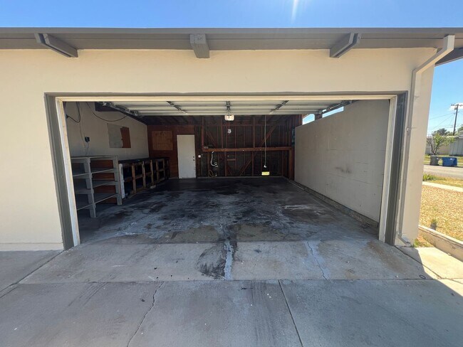 Building Photo - West Lancaster Home