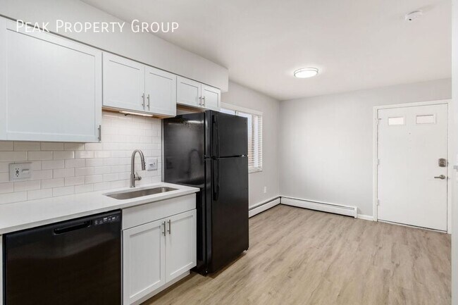Building Photo - 639 Riverview Dr