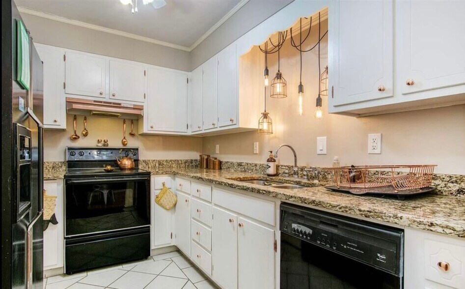 Building Photo - 2058 Montreat Cir