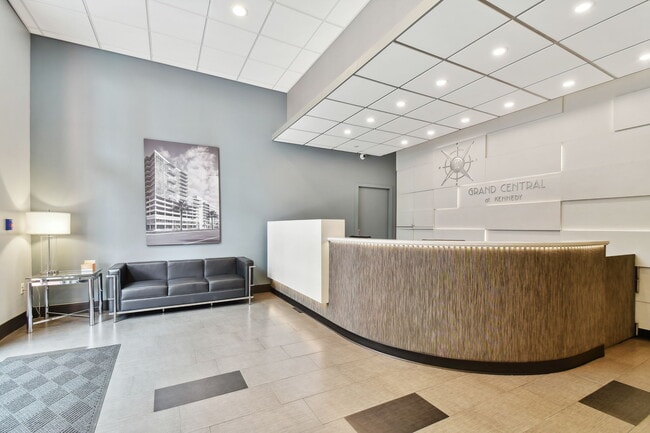 Building Photo - 1120 E Kennedy Blvd