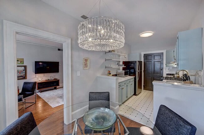 Building Photo - 518 Lamar Ave