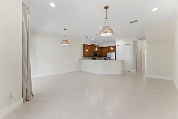 Building Photo - 6109 NW Kendra Ln