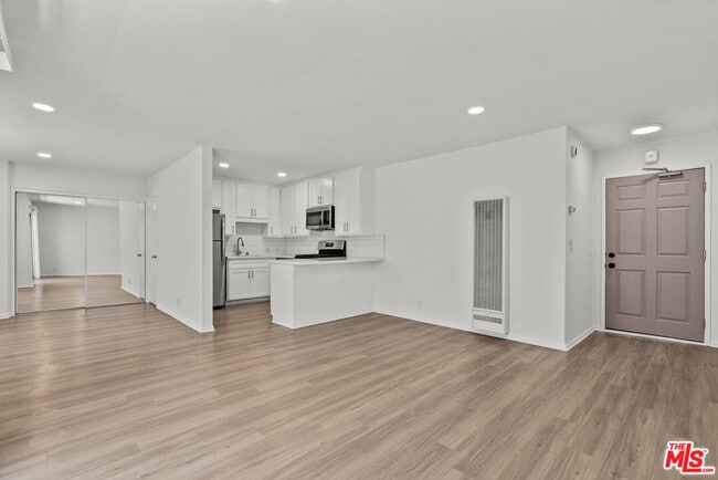 Building Photo - 15286 Sutton St