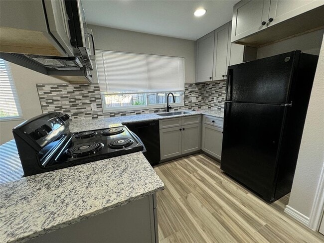 Building Photo - 12804 Copper Cliff Ave