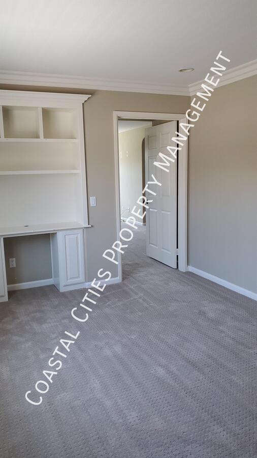 Building Photo - 1406 Arthur Loop S