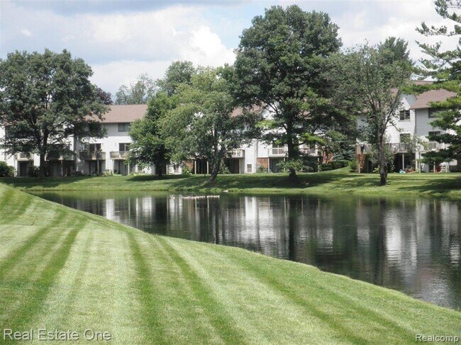 Building Photo - 7220 Bluewater Dr