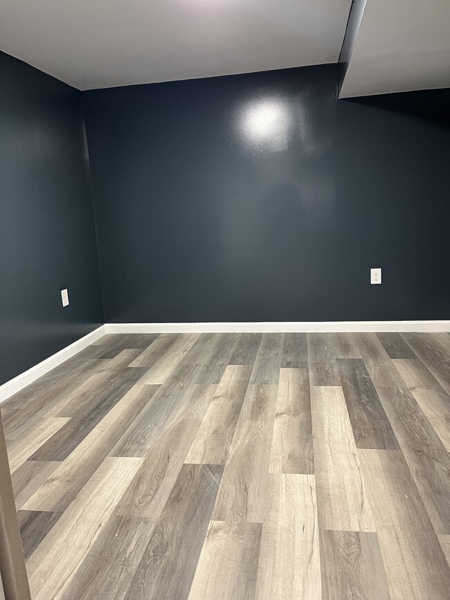 Building Photo - 1370 E 22nd Ave