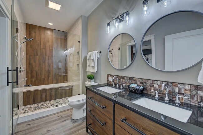 Building Photo - 136 Bridlewood Dr