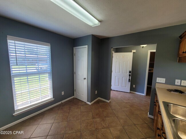 Building Photo - 276 Orinda St
