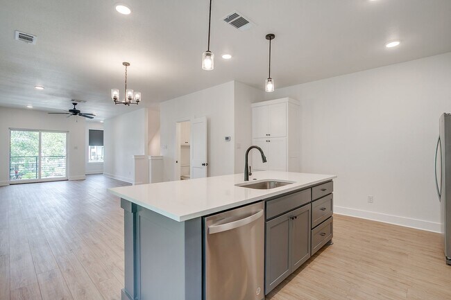 Building Photo - 2335 Benbrook Blvd