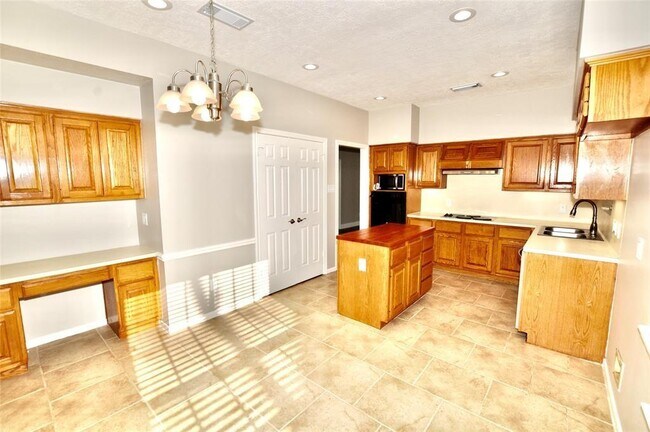 Building Photo - 4602 Natural Bridge Dr