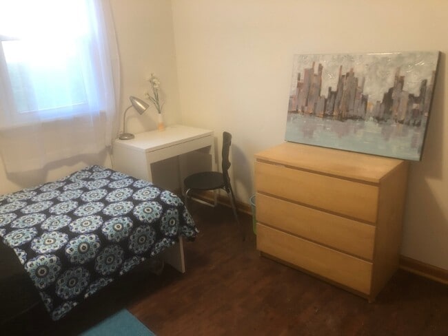 Building Photo - 24 th PERRY St