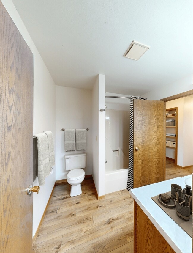 Building Photo - 624 N 16th Ave