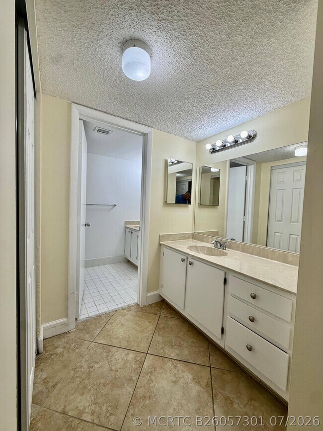 Building Photo - 9777 Westview Dr