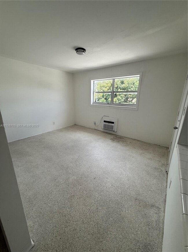 Building Photo - 519 SW 27th Ave