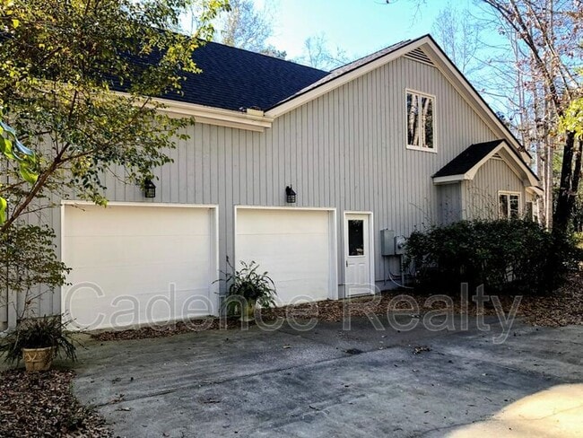 Building Photo - 1016 Creekside Ln