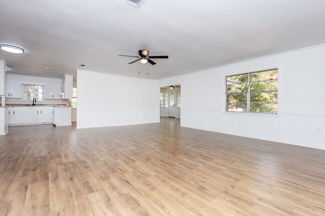 Building Photo - Home for Rent on the Bayou