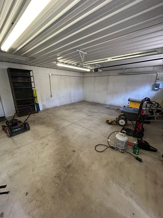 Building Photo - Beautiful 3 Bed, 2 Bath Home in Columbia Falls, MT - Close to Glacier National Park