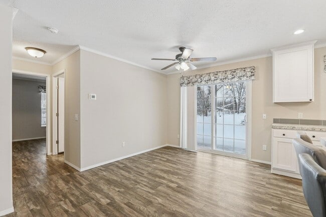 Building Photo - 4704 47th Ave