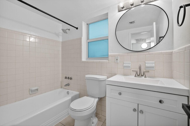 Building Photo - 1821 Middle River Dr