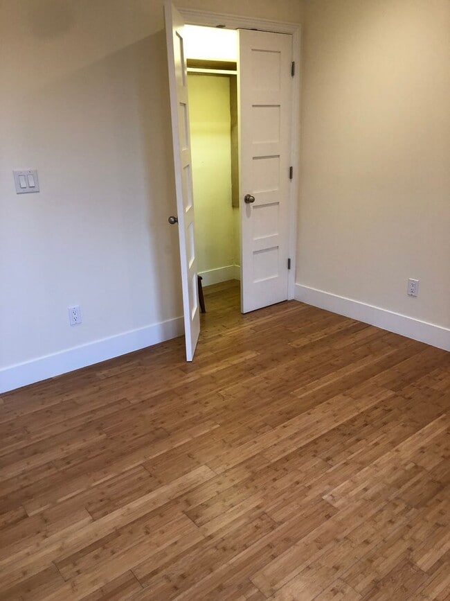 Building Photo - COMING SOON!  Beautiful 3 br/2ba -2  Levels, Private Deck, Panoramic Views, Garage Parking, Washe...