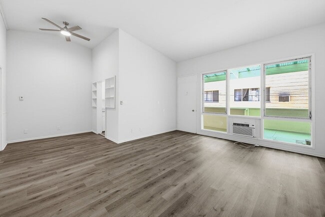 Building Photo - 333 Rexford Dr