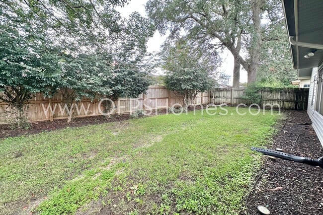 Building Photo - 3935 Balsam Dr