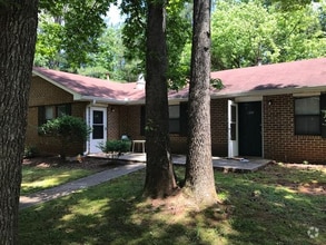Building Photo - 2 BR 1 BA Eastside Duplex!