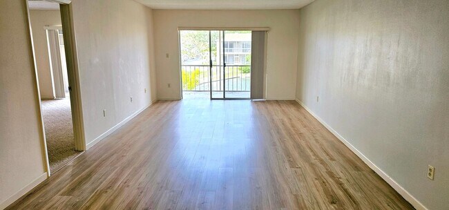 Building Photo - Best 55+ Complex in Merritt Island 3/2 open floor plan.