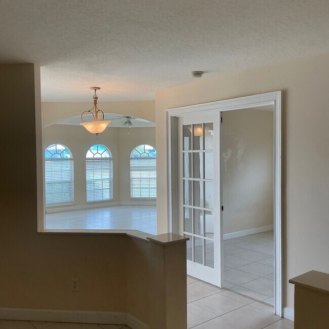 Building Photo - 3/2/2 RENTAL HOME AVAILABLE OFF DEL RIO AND PT ST LUCIE BLVD.