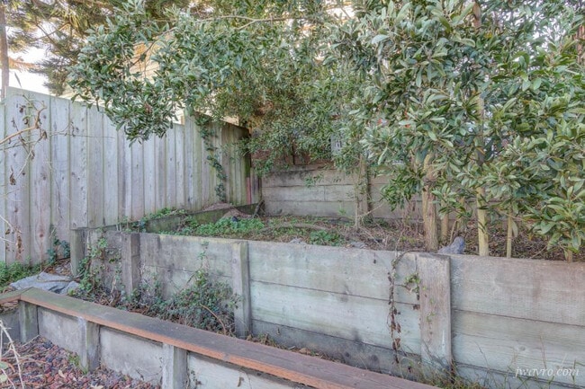 Building Photo - 465 35th Ave