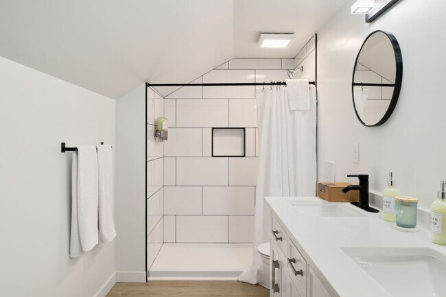 Building Photo - 3413 N 8th St