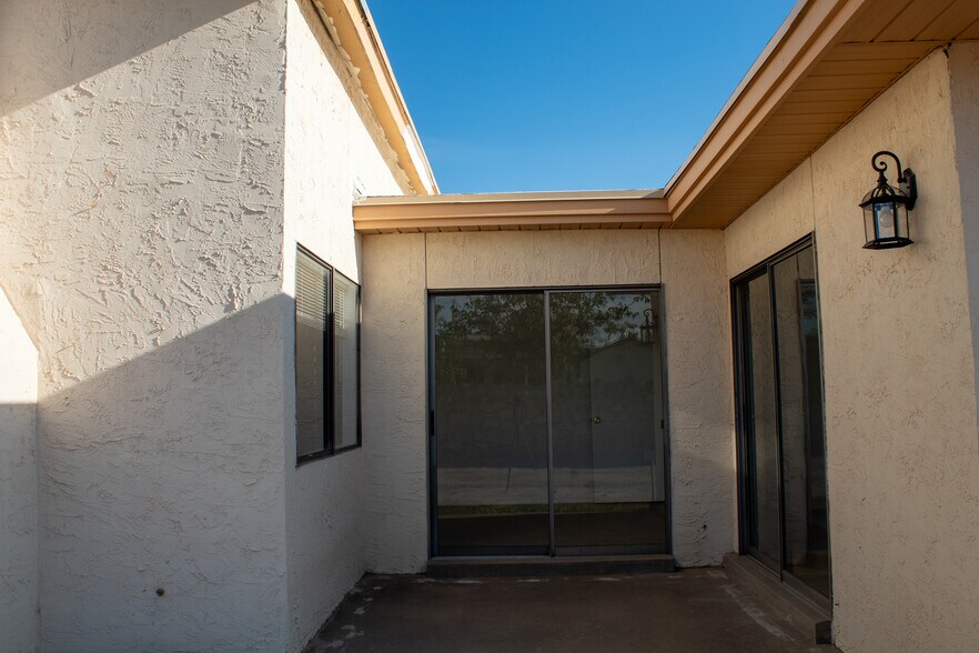 Building Photo - 10709 Lobo Ln