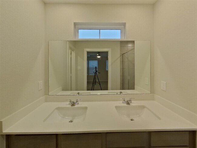 Building Photo - 4928 San Fabiano Ct