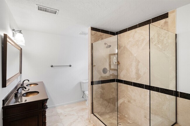 Building Photo - 2226 Droxford Dr