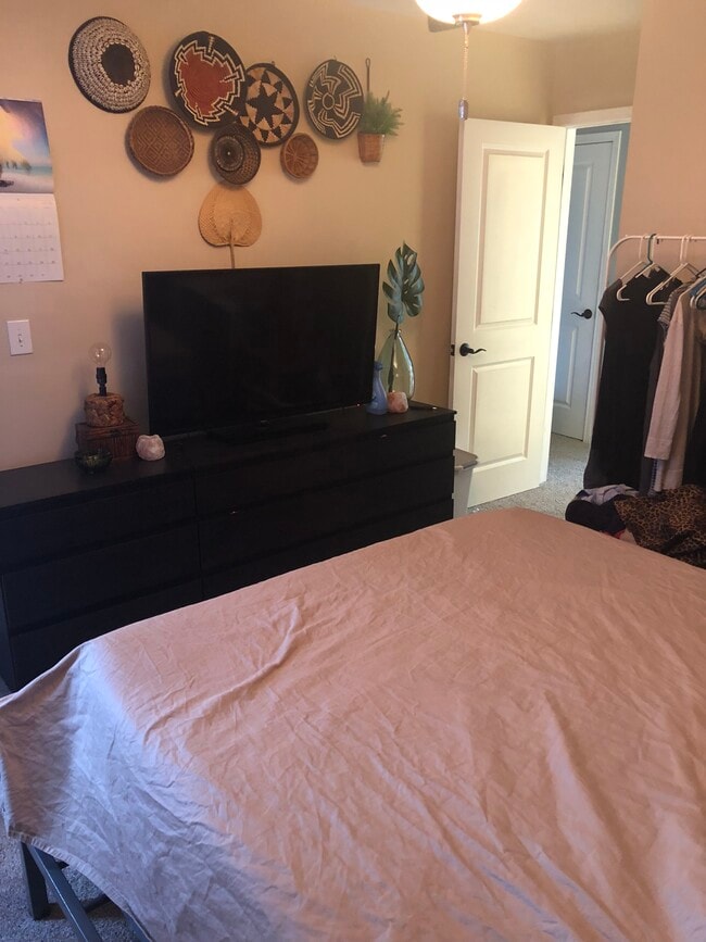 Building Photo - 229 MACANDREWS WAY