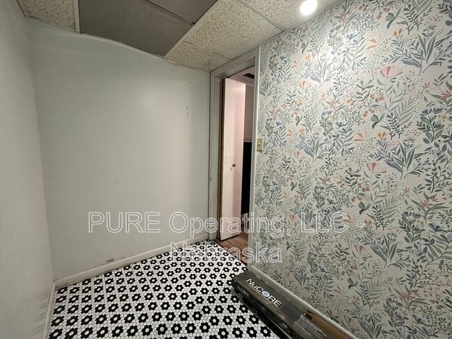 Building Photo - 5011 Miami St